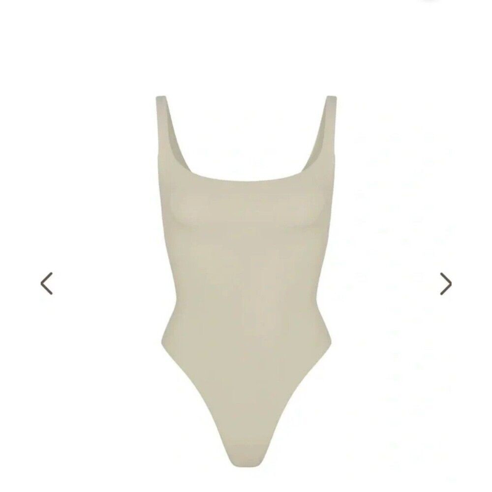 Skims Fits Everybody Square Neck Bodysuit Talc large
